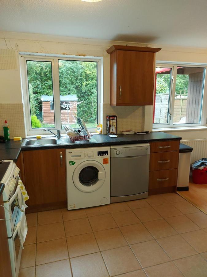 Spacious And Serene Stay Near Milton Keynes Centre Willen Exterior photo