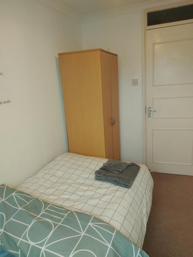 Spacious And Serene Stay Near Milton Keynes Centre Willen Exterior photo