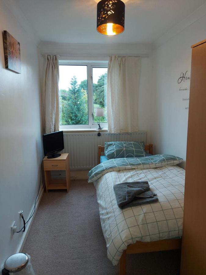 Spacious And Serene Stay Near Milton Keynes Centre Willen Exterior photo