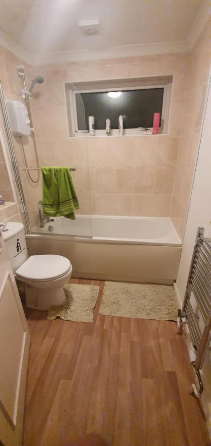 Spacious And Serene Stay Near Milton Keynes Centre Willen Exterior photo
