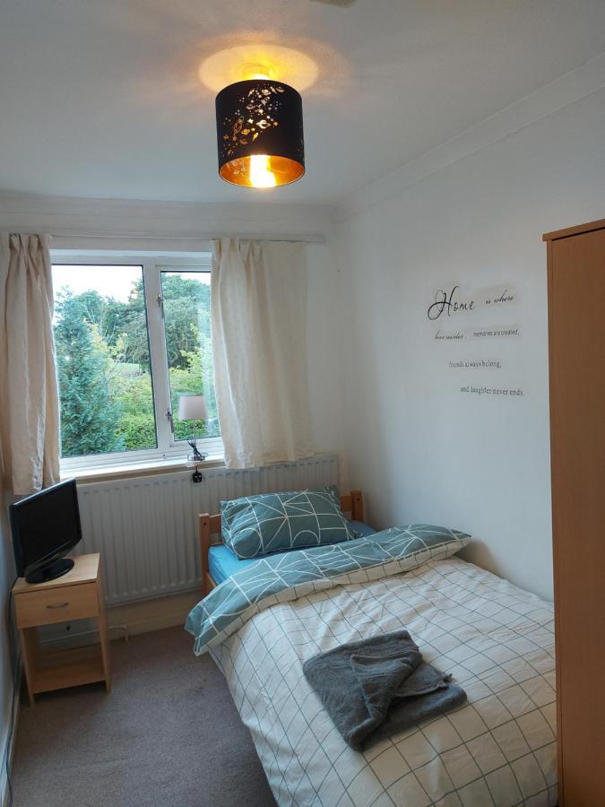 Spacious And Serene Stay Near Milton Keynes Centre Willen Exterior photo