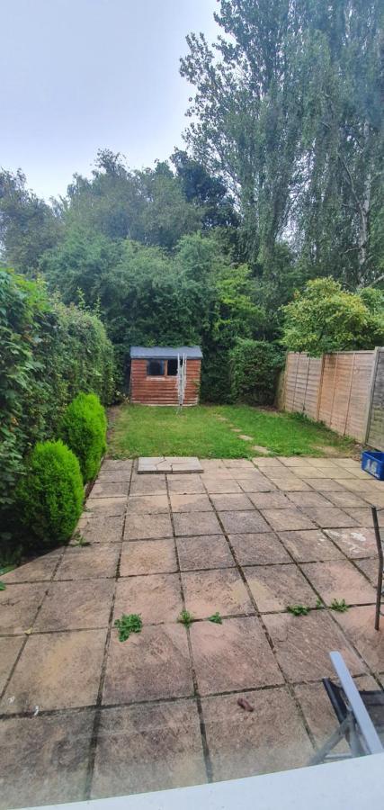 Spacious And Serene Stay Near Milton Keynes Centre Willen Exterior photo