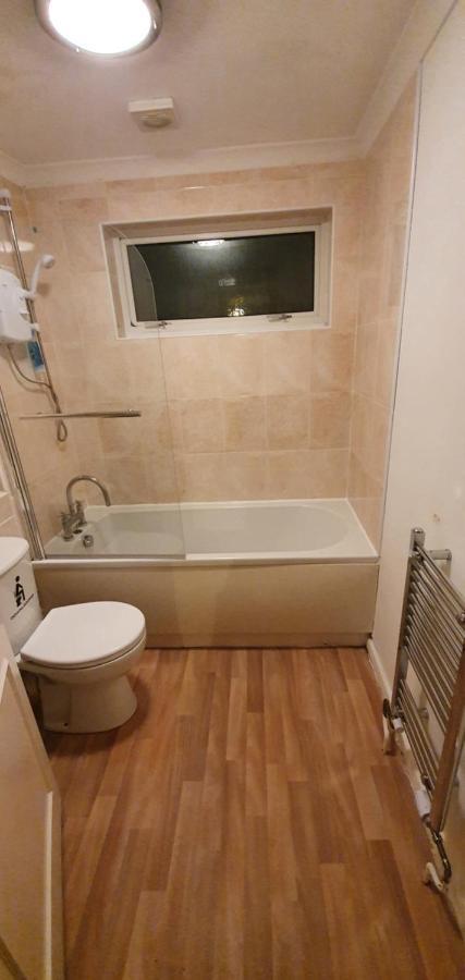 Spacious And Serene Stay Near Milton Keynes Centre Willen Exterior photo