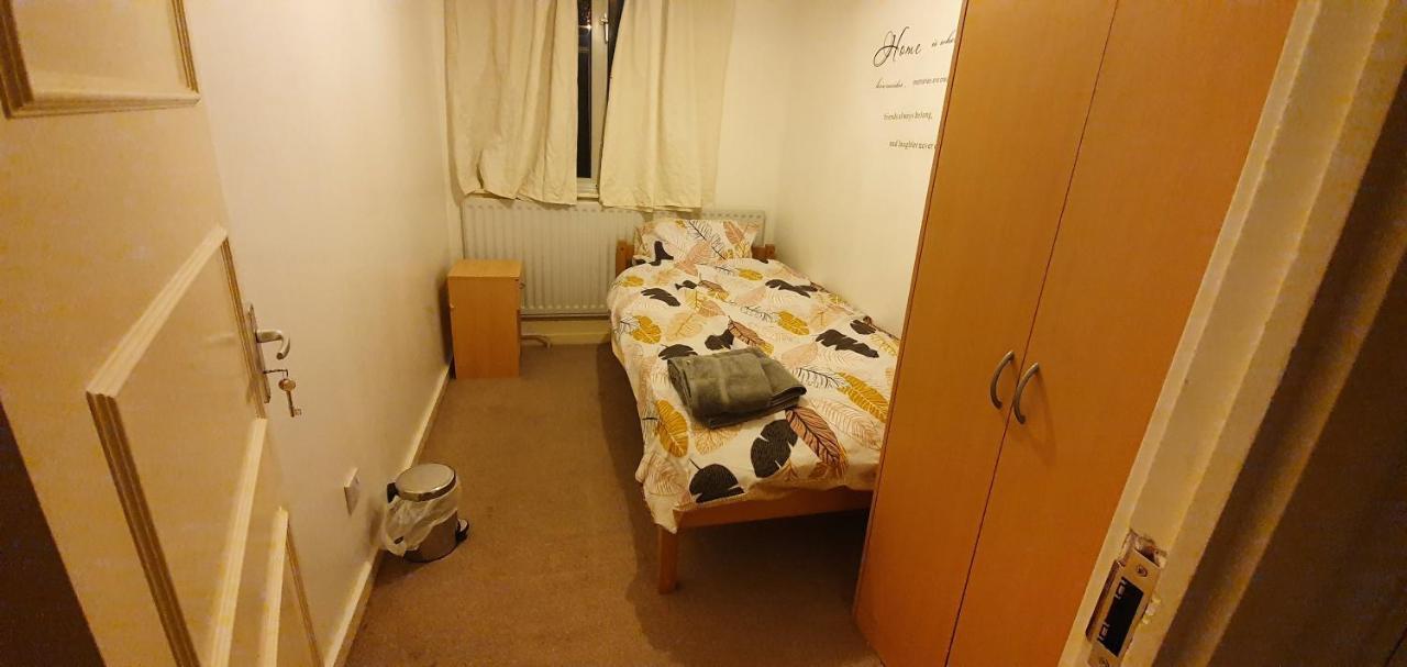 Spacious And Serene Stay Near Milton Keynes Centre Willen Exterior photo