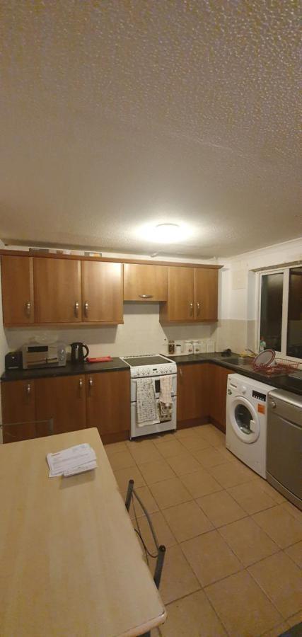 Spacious And Serene Stay Near Milton Keynes Centre Willen Exterior photo