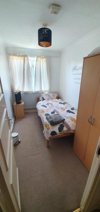 Spacious And Serene Stay Near Milton Keynes Centre Willen Exterior photo