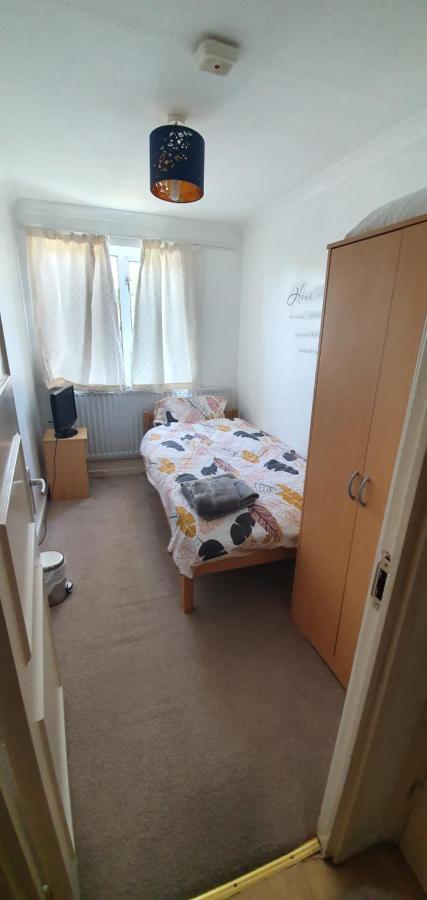 Spacious And Serene Stay Near Milton Keynes Centre Willen Exterior photo