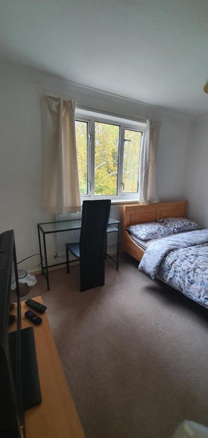 Spacious And Serene Stay Near Milton Keynes Centre Willen Exterior photo