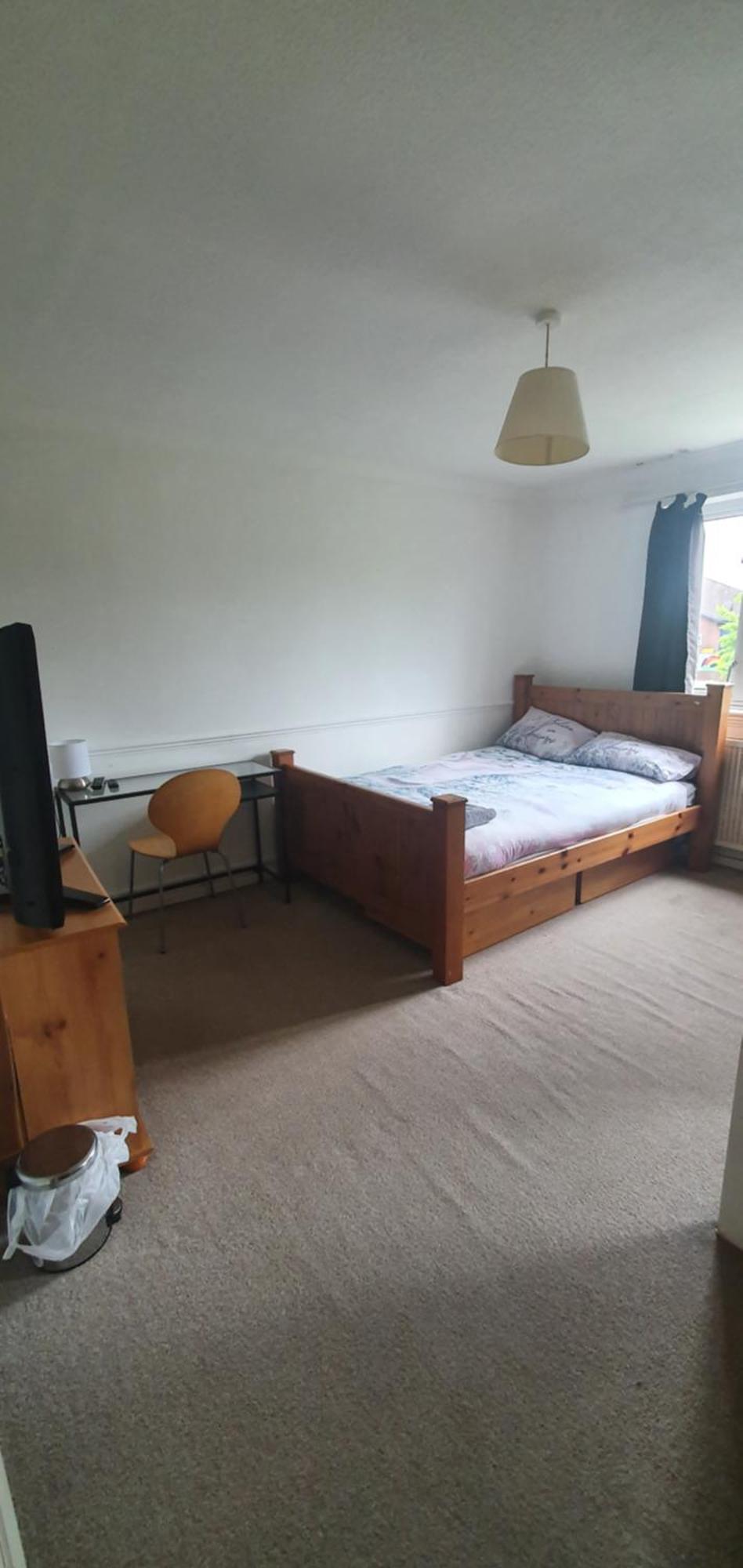 Spacious And Serene Stay Near Milton Keynes Centre Willen Room photo