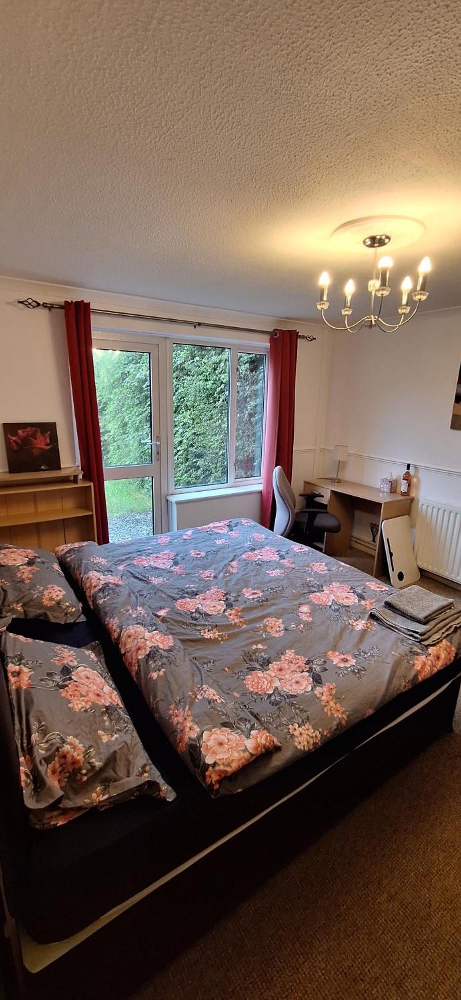 Spacious And Serene Stay Near Milton Keynes Centre Willen Room photo